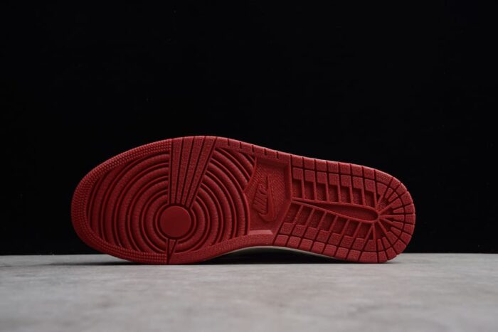 Air Jordan 1 High OG 'Bred Toe' - Image 12