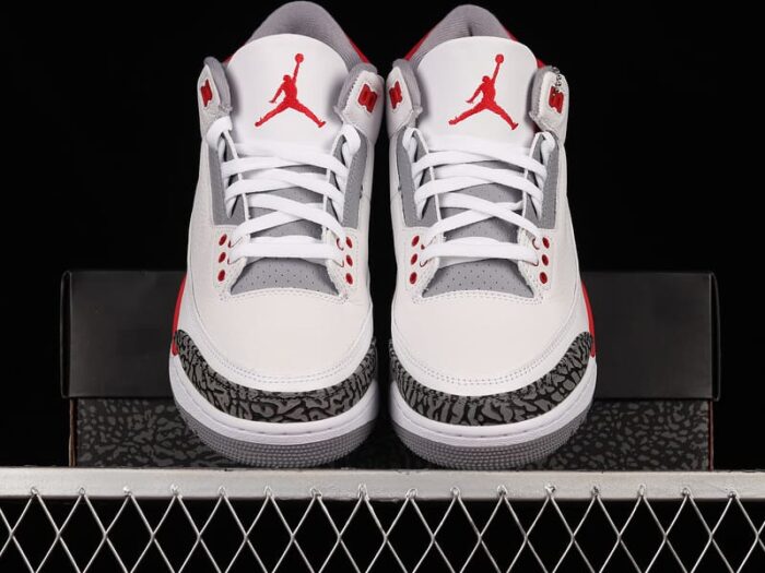 Air Jordan 3 Fire Red - Image 5