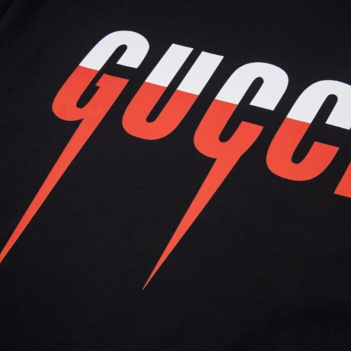 T-shirt Gucci Red Gradient Logo Black GC039 - Image 4