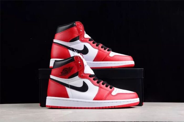 Air Jordan 1 High Chicago - Image 3