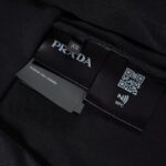 T-shirt Prada Crest Logo Black PD018 - Image 9