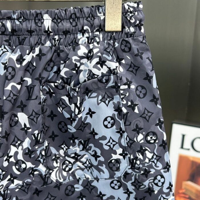 Shorts Louis Vuitton LV241 - Image 5