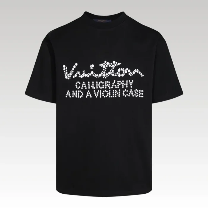 T-shirt Louis Vuitton Calligraphy Studded Black LV025 - Drip Slum